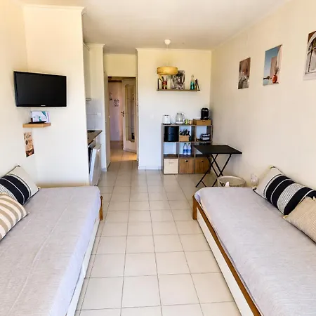 Studio bord de mer et piscine Appartement *
